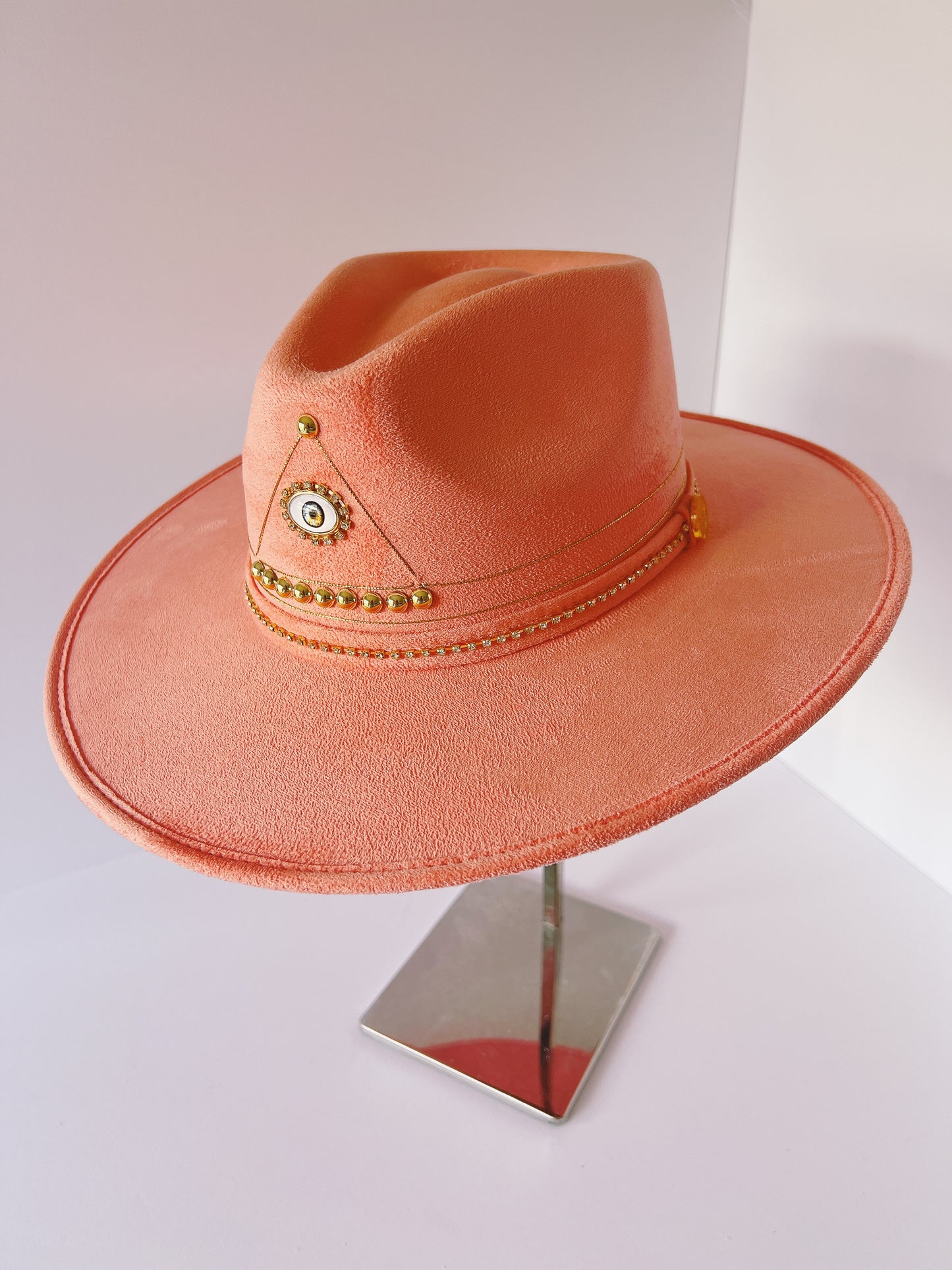 BRAVO VALLEY - HAT