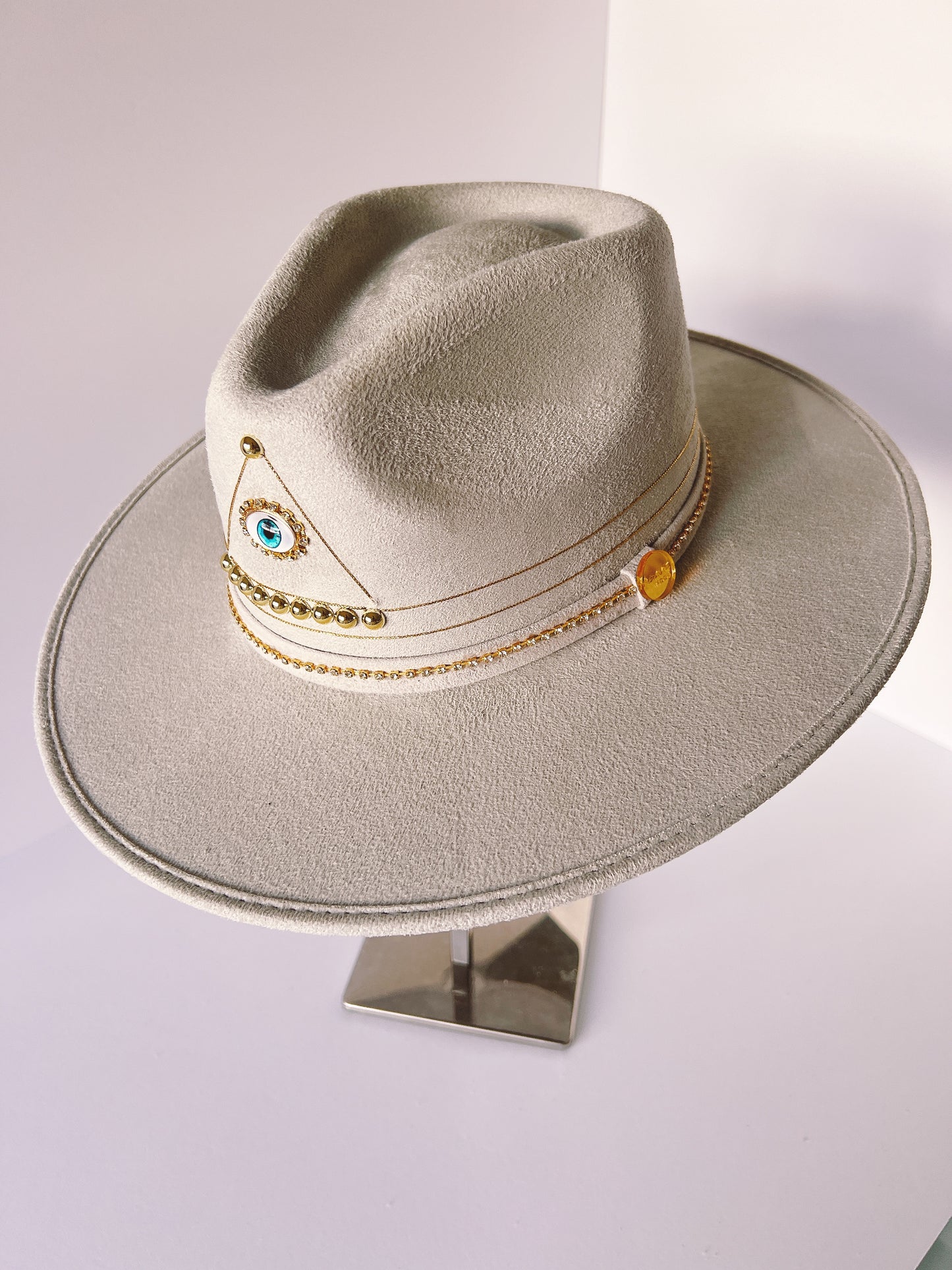 BRAVO VALLEY - HAT
