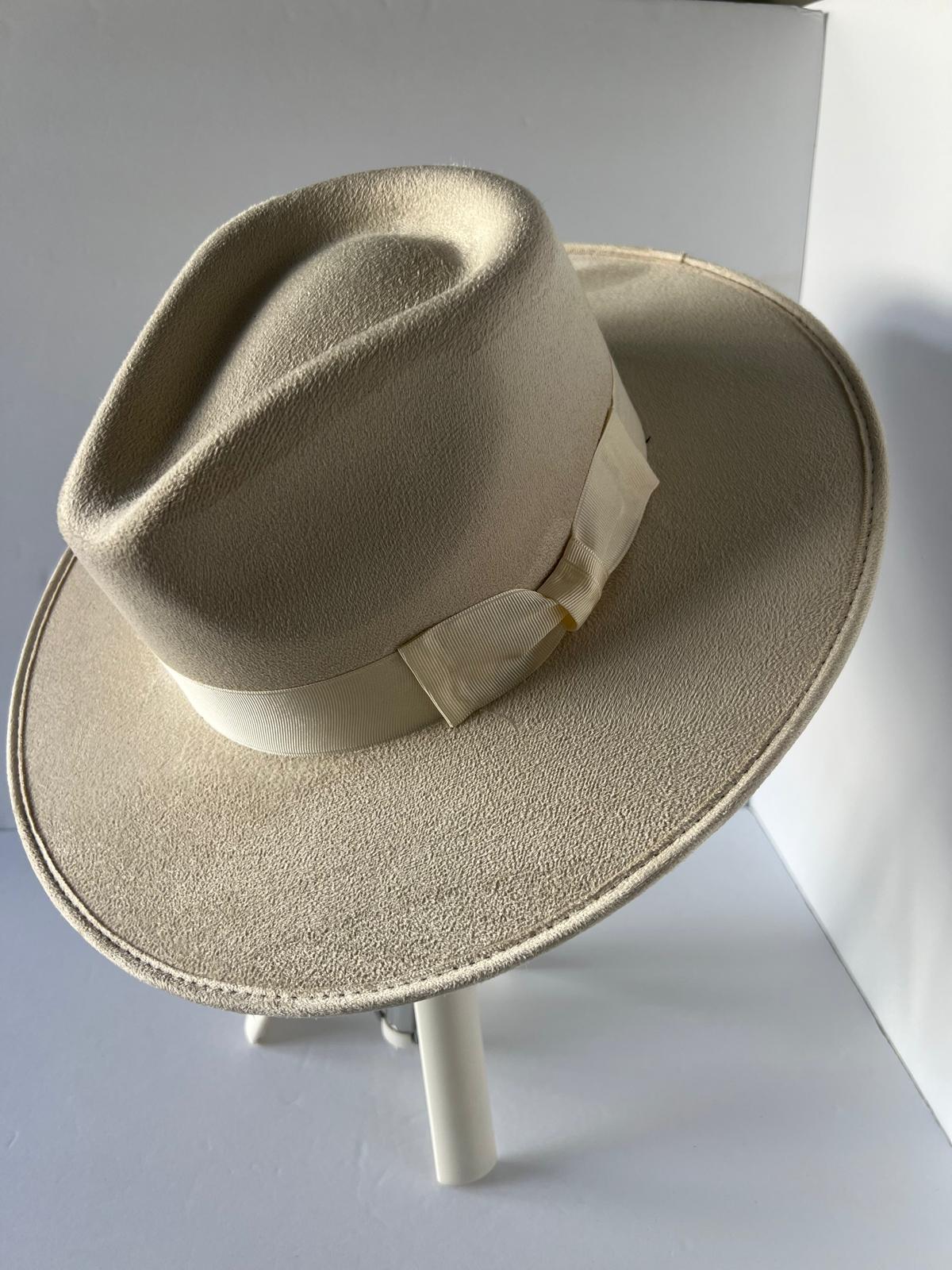 BRAVO VALLEY - HAT